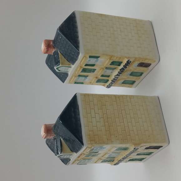 Vintage Hand Painted Yellow Houses Salt & Pepper Set. Made in Japan. 1985 - Picture 2 of 7
